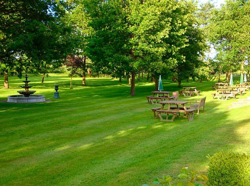 The Boars Head Hotel Sudbury  외부 사진